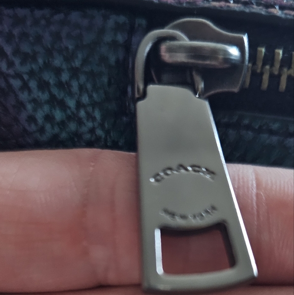 Rare HTF Coach East West HARLEY Oil Slick Hologram Iridescent Leather Hobo - Picture 6 of 9